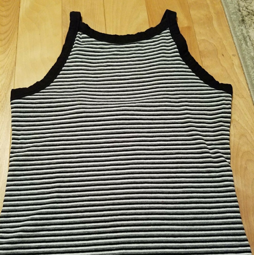 Cropped tank top, black and white stripes